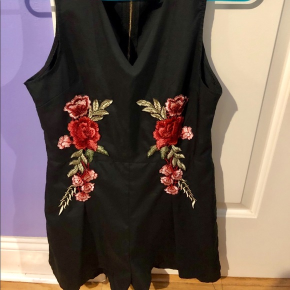 Black Alythea rose romper - Picture 3 of 7